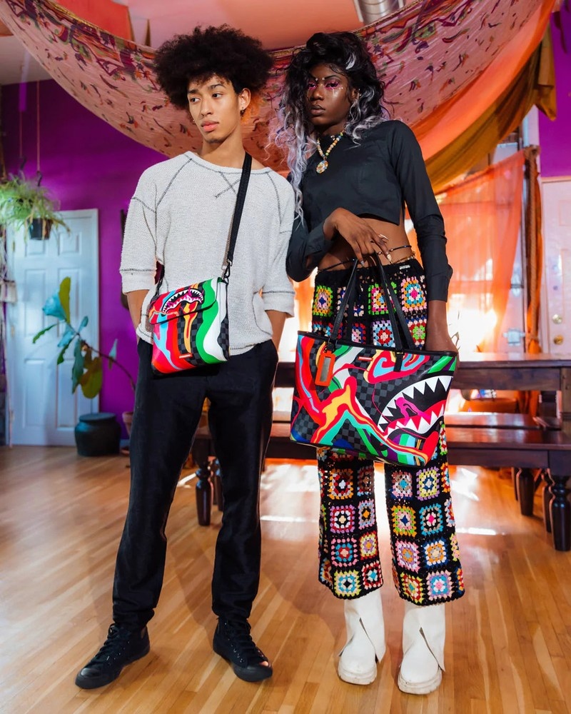 Multicolor Sprayground Laffy Taffy Men's Messenger Bags | 603773539